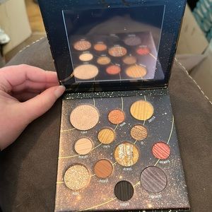 Eye shadow palette